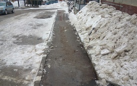 Очистка тротуаров от снега и наледи по адресу ул. Куйбышева, 101